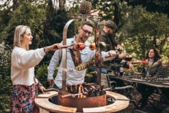 MOESTA-BBQ Bandit FirePlace Set Inkl. Ablagebrett Bambus Und Asado Grill -Silca BQQ Geschaft 2022 09 20 moesta bandit und wm shooting 383 ret